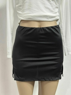 Short pollera negra satinada