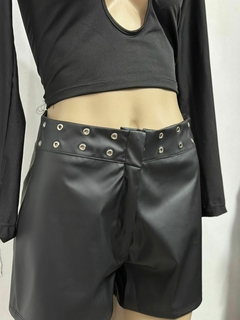 Short de ecocuero con tachas - comprar online