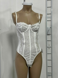 Body con encaje blanco