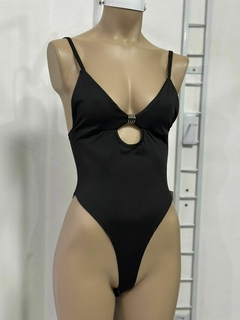 Body de lycra con pequeña abertura