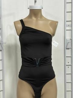 Body de lycra con hebilla a un solo hombro