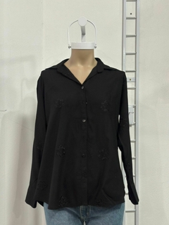 Camisa negra con bordado - comprar online