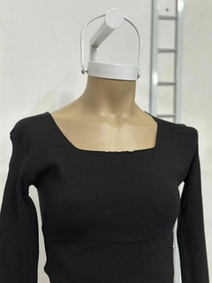 Sweater de bremer cuello cuadrado en internet