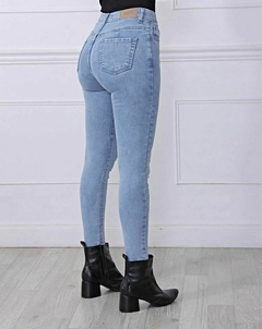 Jean Sauce Chupin celeste - comprar online