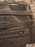 Calça jeans prateada na internet