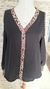 CAMISA PRETA COM DETALHES EM ANIMAL PRINT