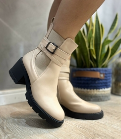 Coturno com Zíper lateral e Solado Tratorado - Lola Boutique