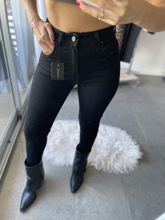 JEAN SKINNY NEGRO ISOSTASIA en internet