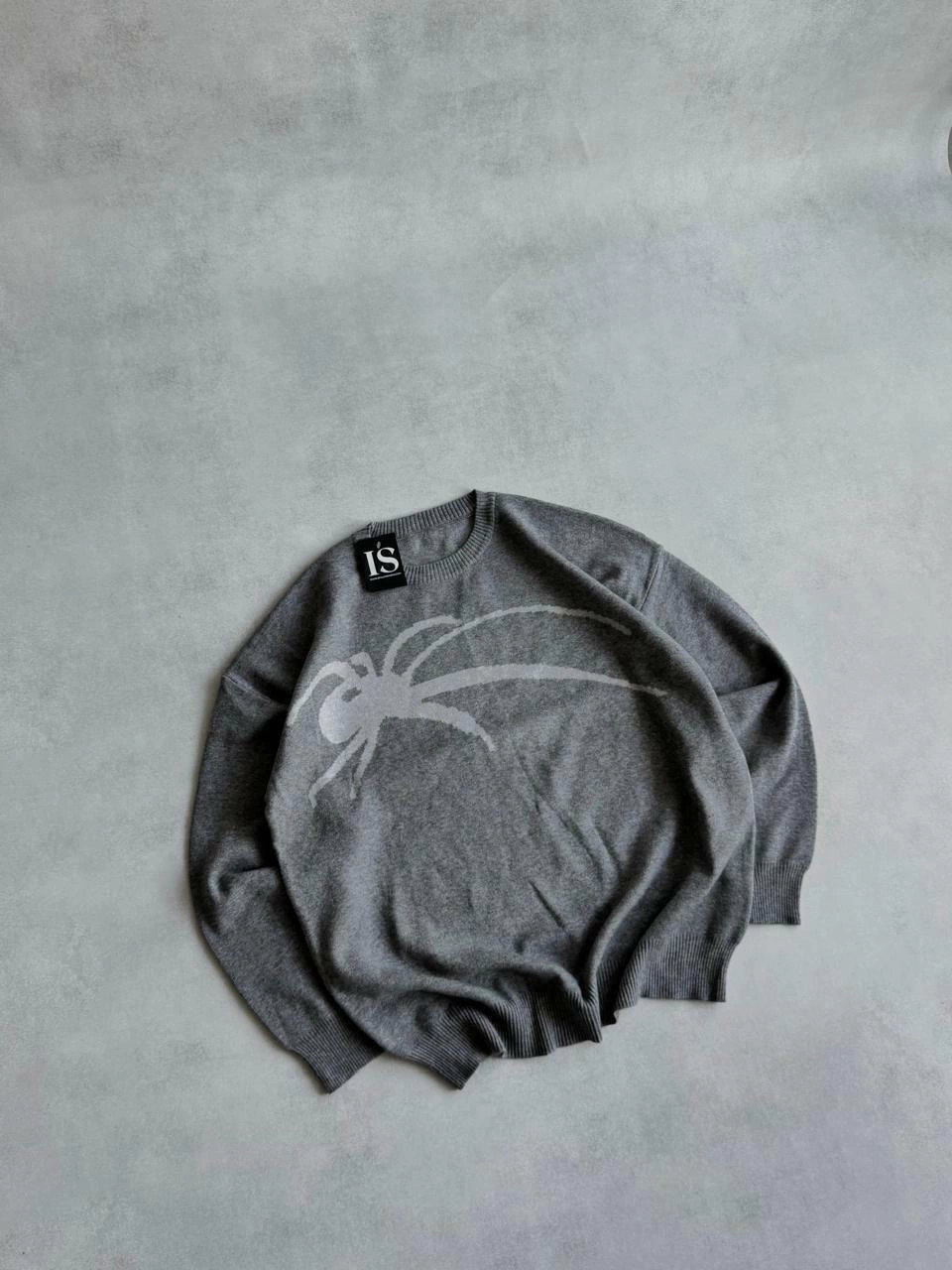 SWEATER OVER SPIDER