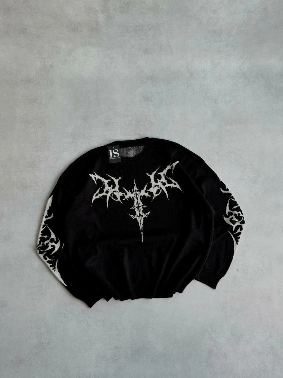 SWEATER OVER CROSS