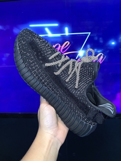 Yeezy Boost 350 Preto Refletivo - Hype da tropa