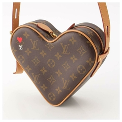 Louis Vuitton Castaño Love en internet