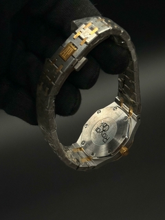 ROYAL OAK LADY