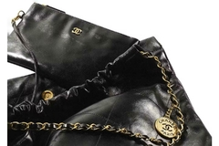 CHANEL 22 HANDBAG PIEL DE CABRA - LUXURY GIFT