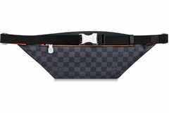 LOUIS VUITTON DISCOVERY BUMBAG en internet