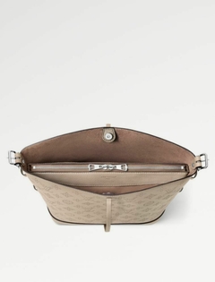 Louis Vuitton Flore Mahina - LUXURY GIFT