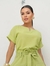 Blusa de Linho Gola V com Detalhes na manga