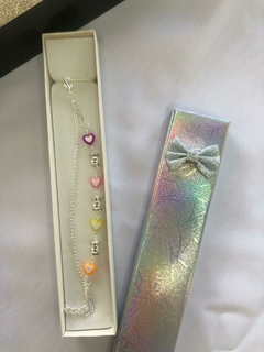 Estuche + Pulsera Corazones - comprar online