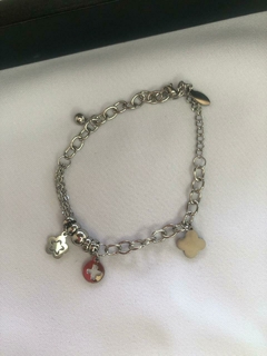 Pulsera A.Q. Dijes Flor y Cruz - comprar online