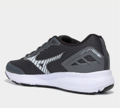Mizuno Brave 6 na internet