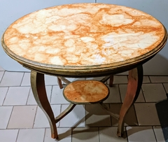 Antigua mesa de madera ovalada