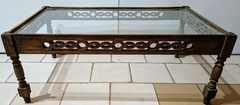 Antigua mesa ratona de madera y vidrio