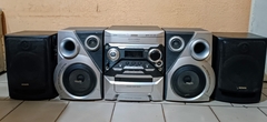 Minicomponente Philips con 4 parlantes en internet