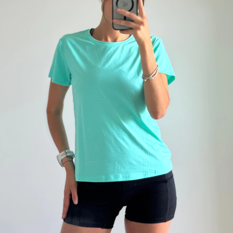 Remera deportiva dry fit verde agua