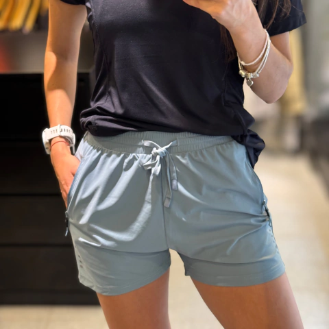 Short deportivo sin calza azul