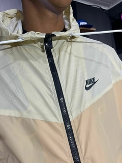 CORTA VENTO WINDRUNNER - comprar online