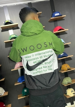CORTA VENTO DOUBLE SWOOSH - VERDE na internet