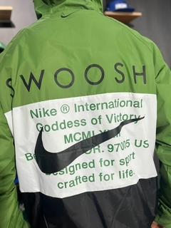 CORTA VENTO DOUBLE SWOOSH - VERDE - comprar online
