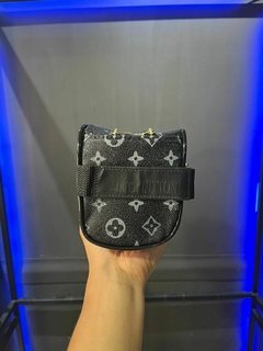 Imagem do NECESSAIRE LV M - PRETA