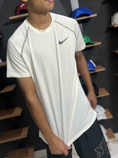 CAMISA NK DRY FIT - OFF WHITE - comprar online