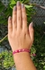Pulseira macrame rosa com miçangas regulável