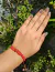 Pulseira macrame vermelha com miçangas regulável