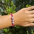 Pulseira macrame rosa com miçangas regulável