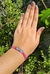 Pulseira macrame rosa com miçangas regulável