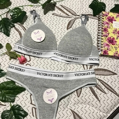 CONJUNTO VICTORIA'S SECRET ARMADO GRIS