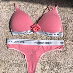 CONJUNTO VICTORIA'S SECRET ARMADO ROSA