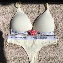 CONJUNTO VICTORIA'S SECRET ARMADO CREMA