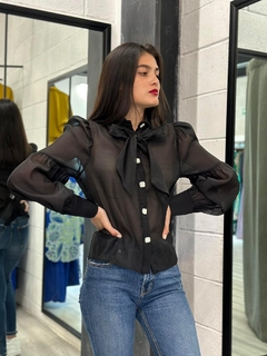Blusa Negra con Botones Cuadrados - comprar en línea