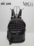 Mochila Gina - Negra con textura y tachas