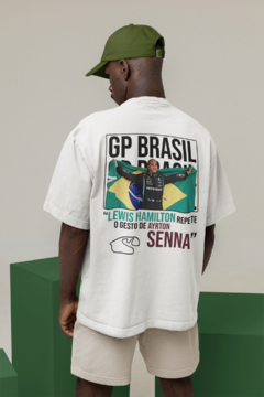 CAMISETA LEWIS HAMILTON(GESTO DE SENNA) OVERSIZED - COLEÇÃO FORMULA 1 - comprar online