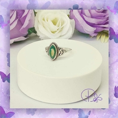Anillo de piedra natural