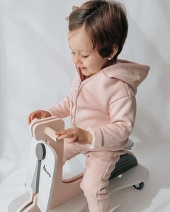 Campera con corderito por dentro y capucha