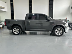 RAM 1500 laramie 4x4 - tienda online
