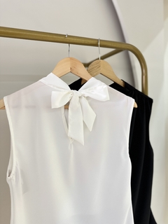 Blusa Ysis na internet
