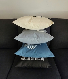 Almohadón Plumas Gris 40x40 - YAZ HOME DECO