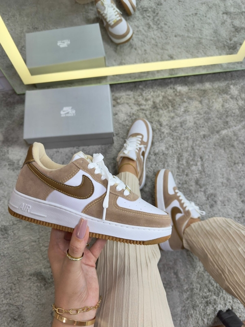 Tênis Nike Air Force Camurça Caramelo